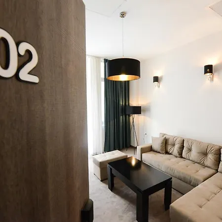 Cara 28 Σκόπια